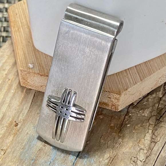 James Cavolini Stainless Steel 3D Cross Money Clip - Picture 6 of 7